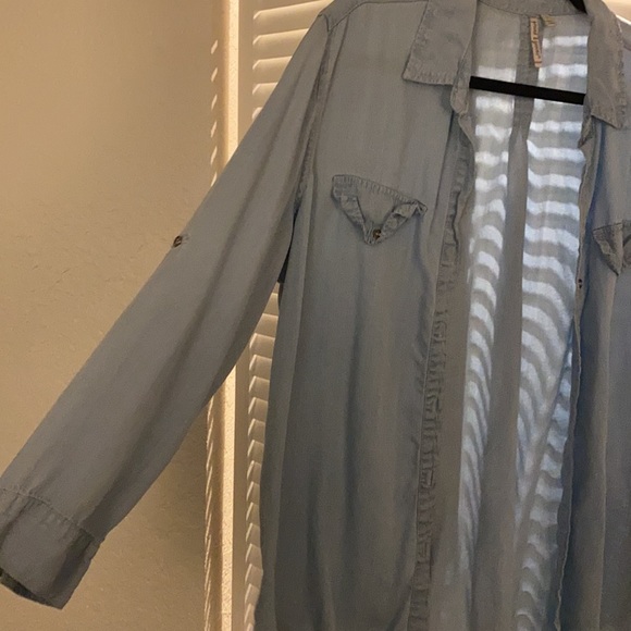 Sheer light weight denim jacket. Cute and casual - Picture 2 of 3